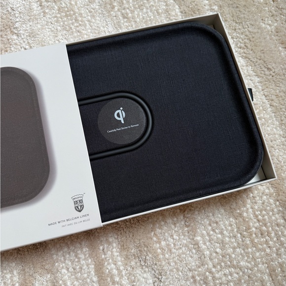NIB Courant MAG:3 Wireless Charging Tray in Black - Picture 2 of 2